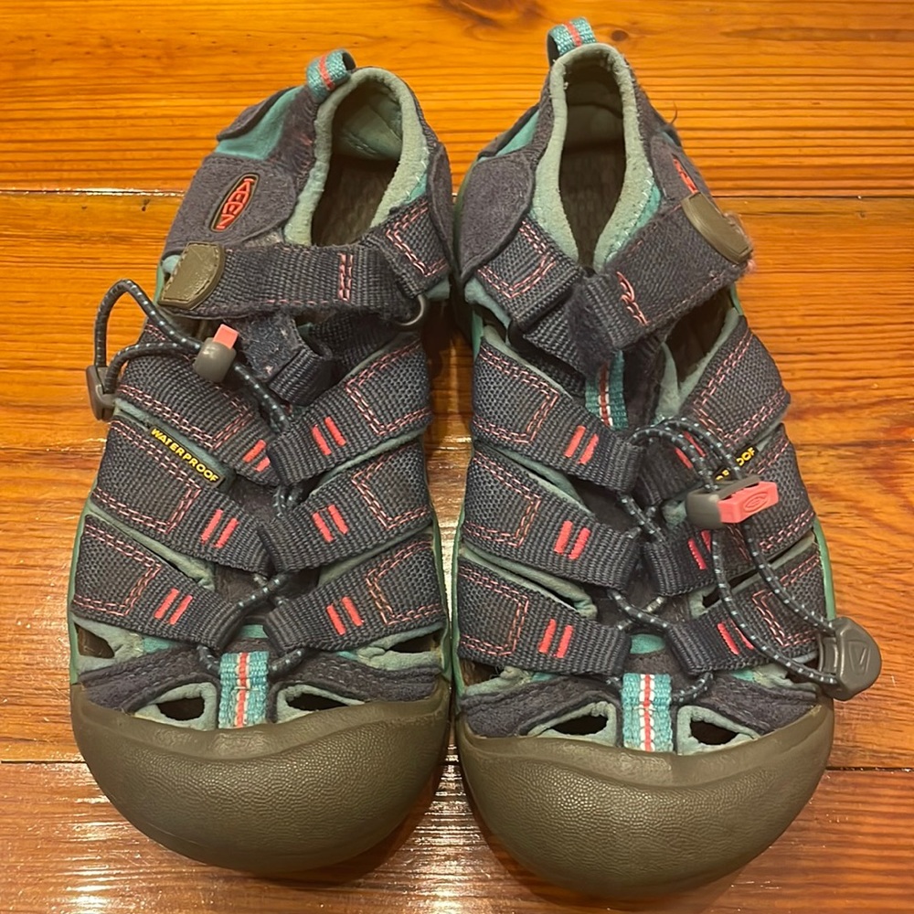 Keen girls size 1